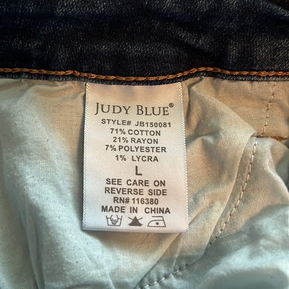 Judy Blue Cuffed High Rise Shorts Size L - Picture 10 of 16